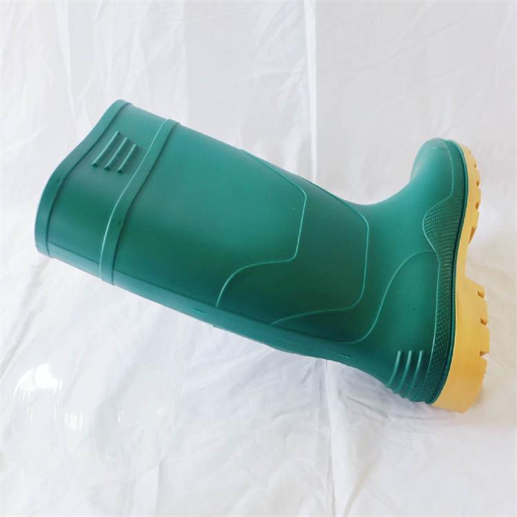 PVC(聚氯乙烯)橡膠雨靴是一(yī)種常用的防水鞋具